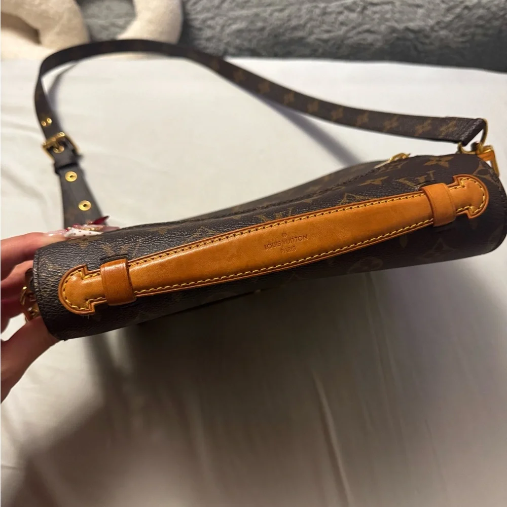 Louis Vuitton Pochette Métis Bag - Picture 8 of 8